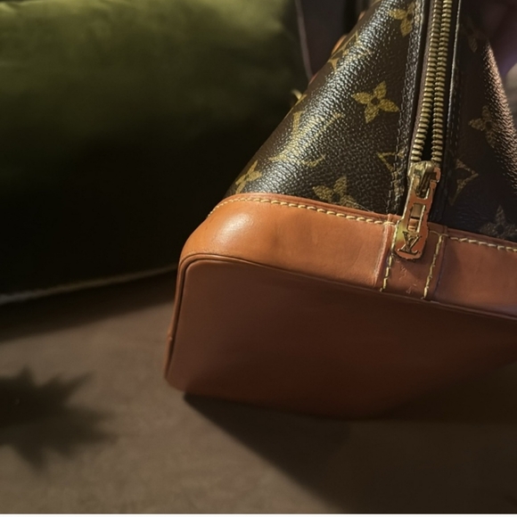 Louis Vuitton Alma Handbag ❤️✨⚜️ Authentic - EUC - Picture 2 of 14
